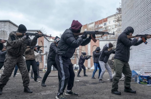 Renseignement, cyberguerre et nouvelles technologies : les civils sont-ils un moyen asymétrique redoutable dans la guerre en Ukraine ?